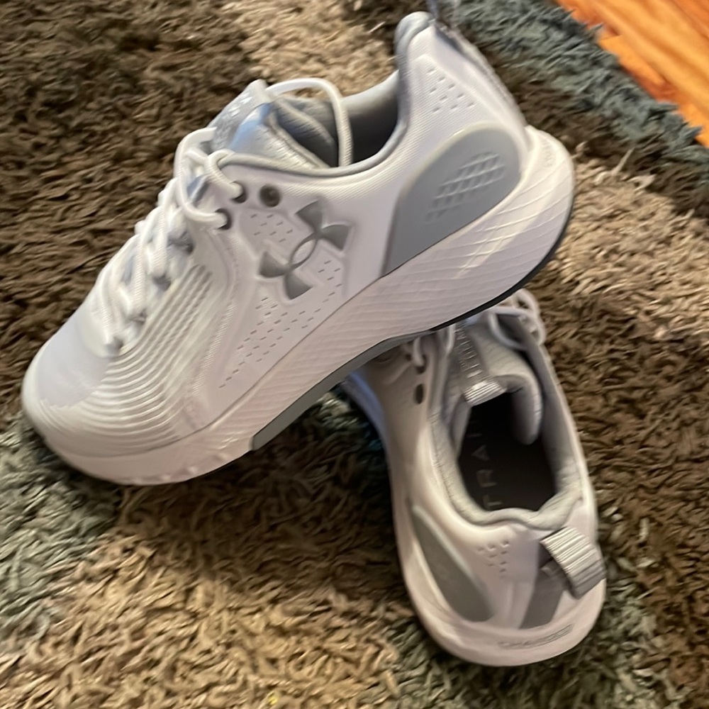New with tag, under armour shoes. Size 10 in men’s